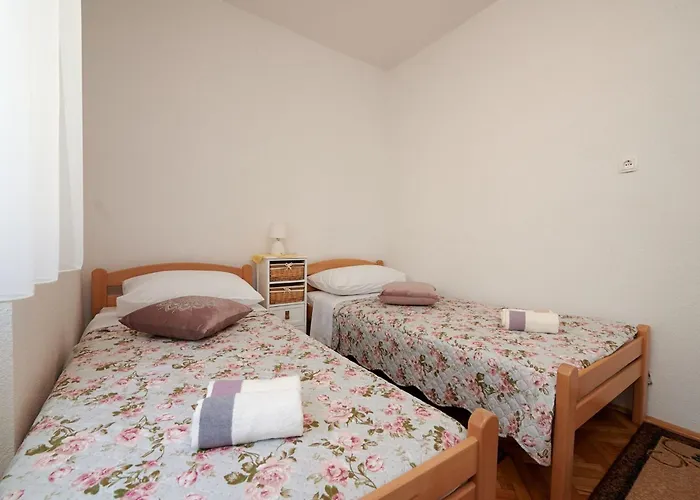 Cozy Downtown With Balcony