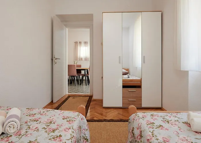 Cozy Downtown With Balcony * Trogir