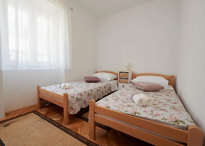 Cozy Downtown With Balcony * Trogir