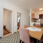 Cozy Downtown With Balcony 公寓 特罗吉尔