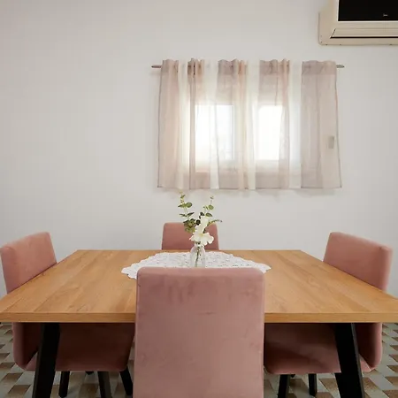 Cozy Downtown With Balcony * Trogir