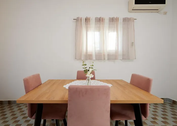 Cozy Downtown With Balcony * Trogir