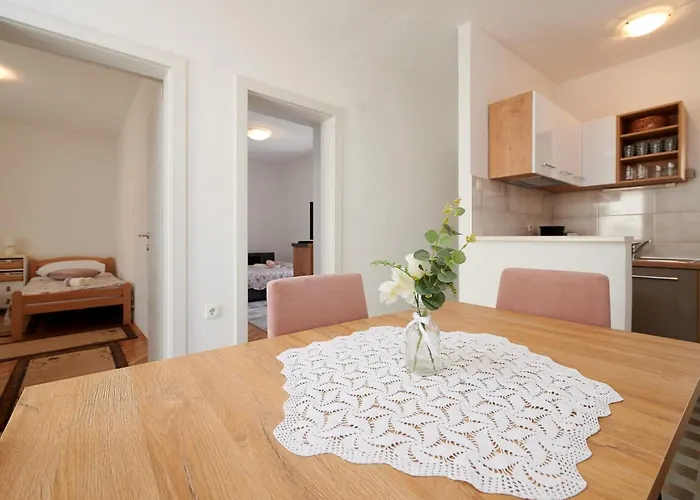 Cozy Downtown With Balcony Trogir