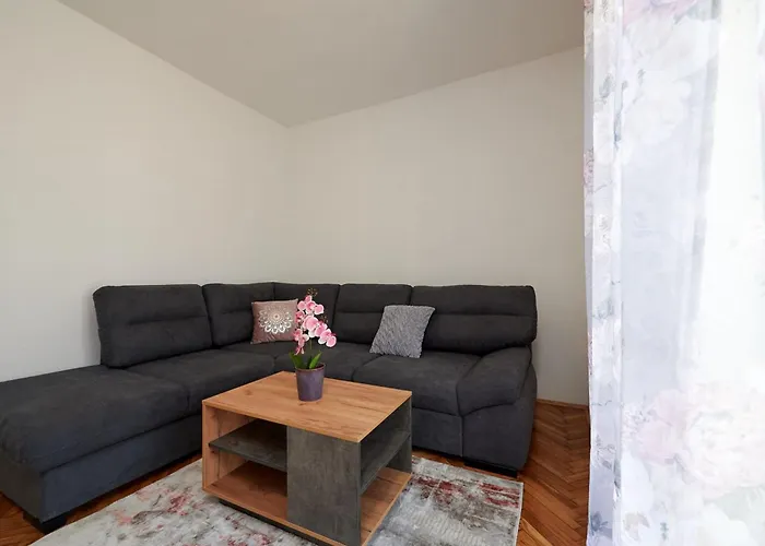 Apartament Cozy Downtown With Balcony